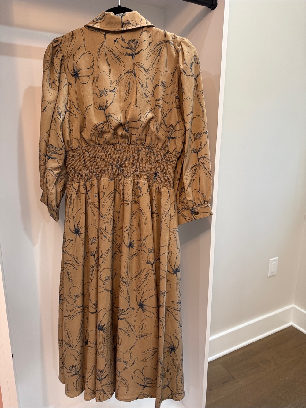 entro Tan Floral Midi Dress with Smocked Waist - Picture 4 of 4